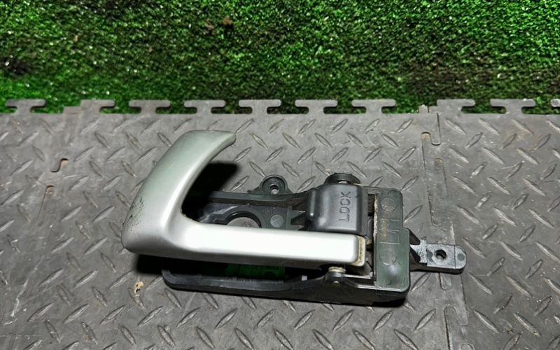 ручка внутренняя передняя левая Hyundai Santa Fe 2 поколение (CM) 2008, 2.2 л. - фото №1