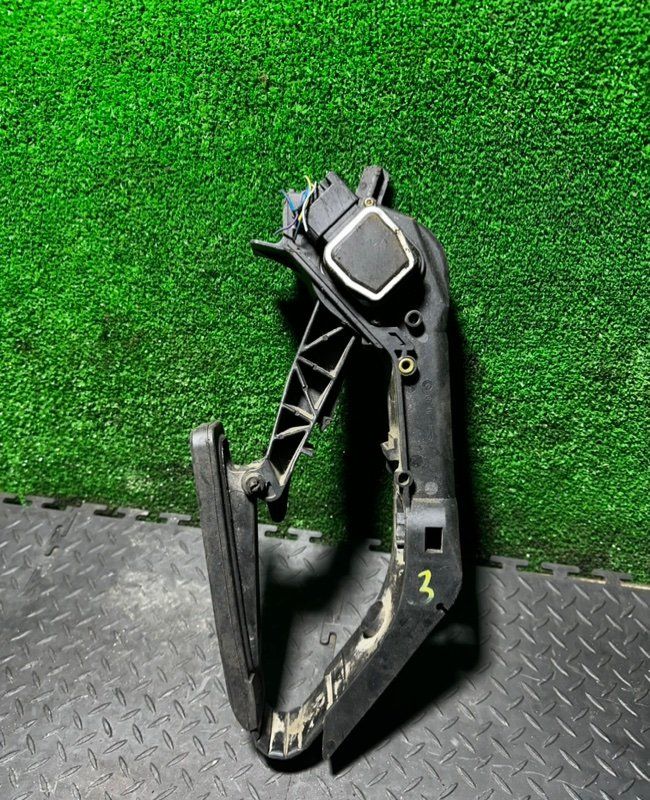 педаль Mercedes-Benz E-Класс W211/S211 2003, 2.2 л., A2033010001 - фото №1