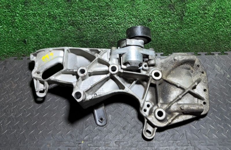 кронштейн генератора Renault Scenic 2 поколение 2004, 1.6 л., 8200169566 - фото №1