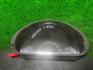 щиток приборов (приборная панель) Mercedes-Benz C-Класс W203/S203/CL203 2002, 88311323