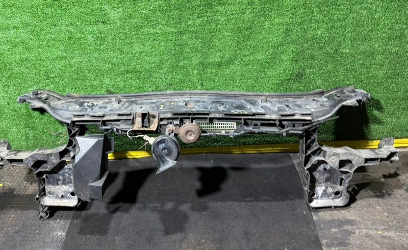 передняя панель крепления облицовки (телевизор) Renault Megane 2 поколение 2004, 8200589928 - фото №1