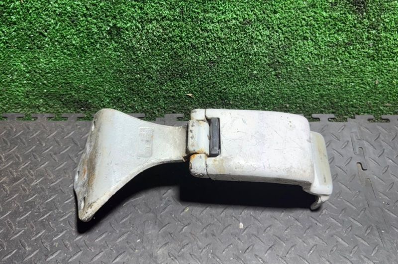 петля двери Mercedes-Benz Vito W638 2003, 2.2 л. - фото №1