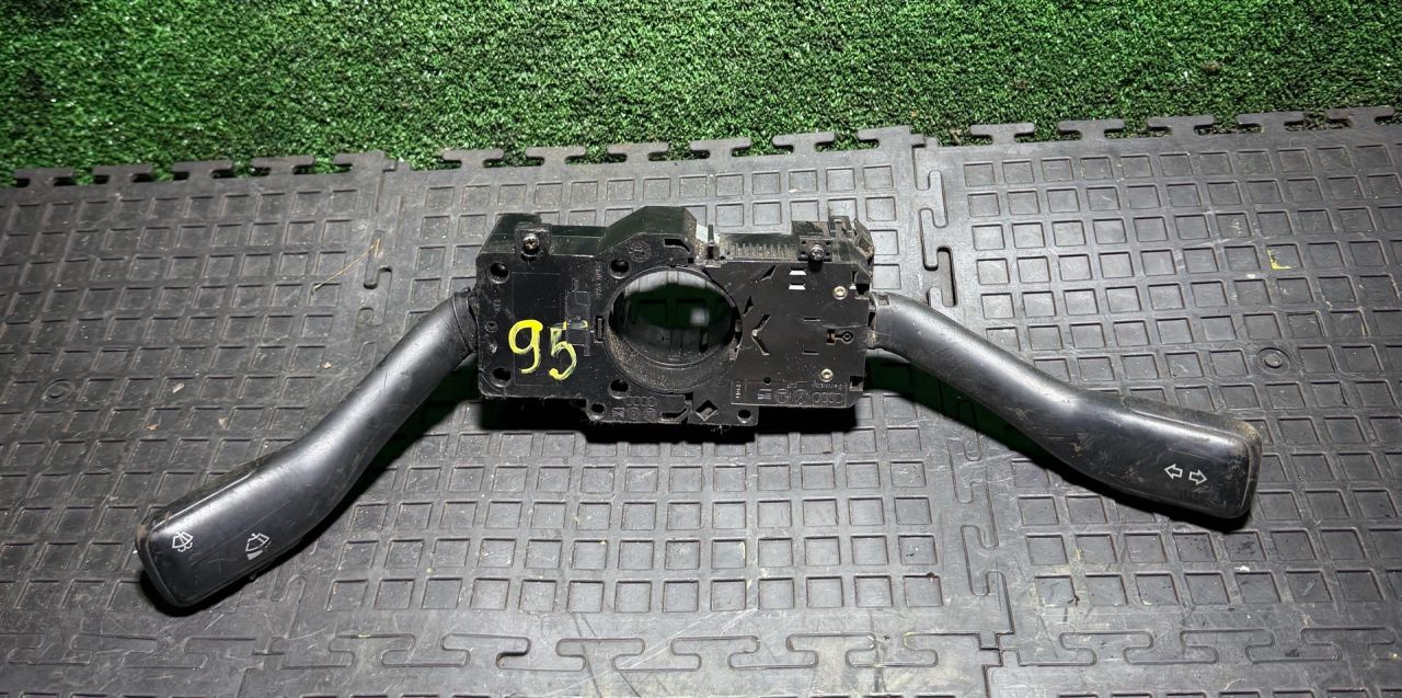 переключатель подрулевой (стрекоза) Volkswagen Golf 4 поколение 1999, 8L0353513G