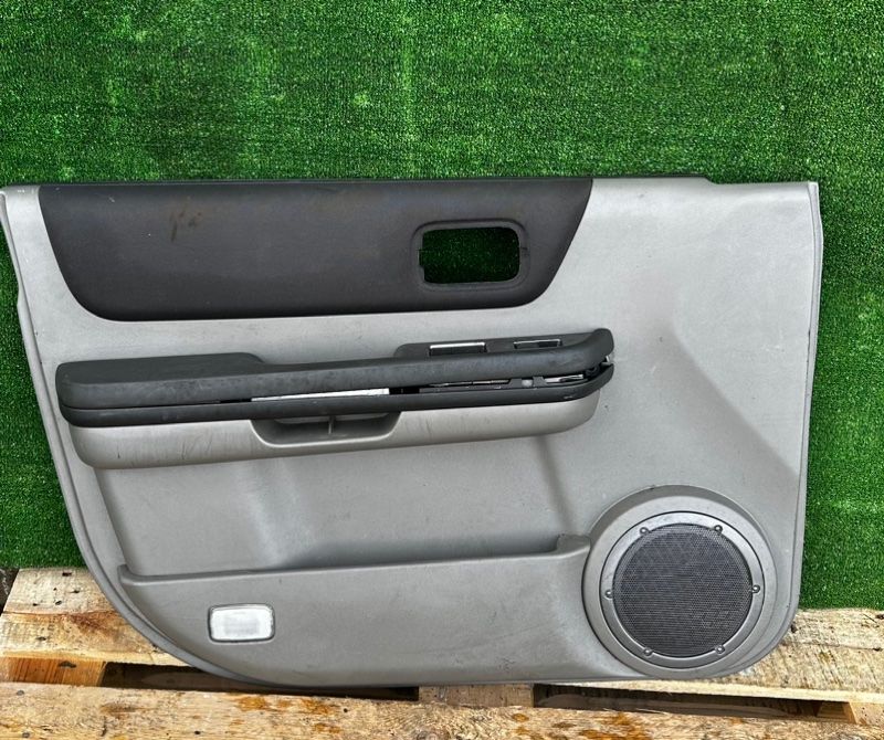обшивка двери передняя левая Nissan X-Trail T30 2004, 809018H300 - фото №1