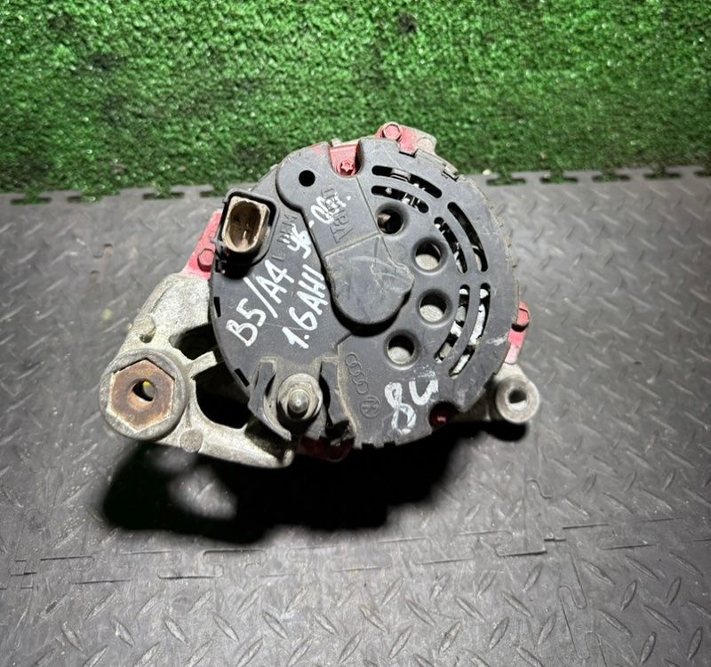 генератор Volkswagen Passat B5 1999, 1.6 л., 06B903016C - фото №1