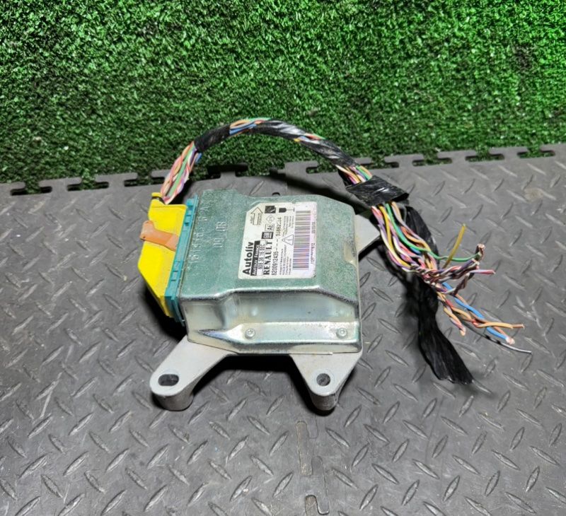блок AirBag Renault Trafic 2 поколение 2004, 2.0 л., 8200912435 - фото №1