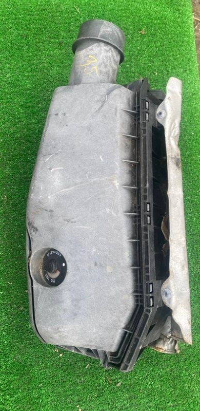 корпус воздушного фильтра Mercedes-Benz C-Класс W203/S203/CL203 2002, 2.2 л., A0000945568 - фото №1
