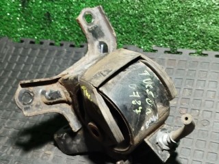 подушка крепления двигателя Hyundai Tucson 1 поколение 2006, 218142E400