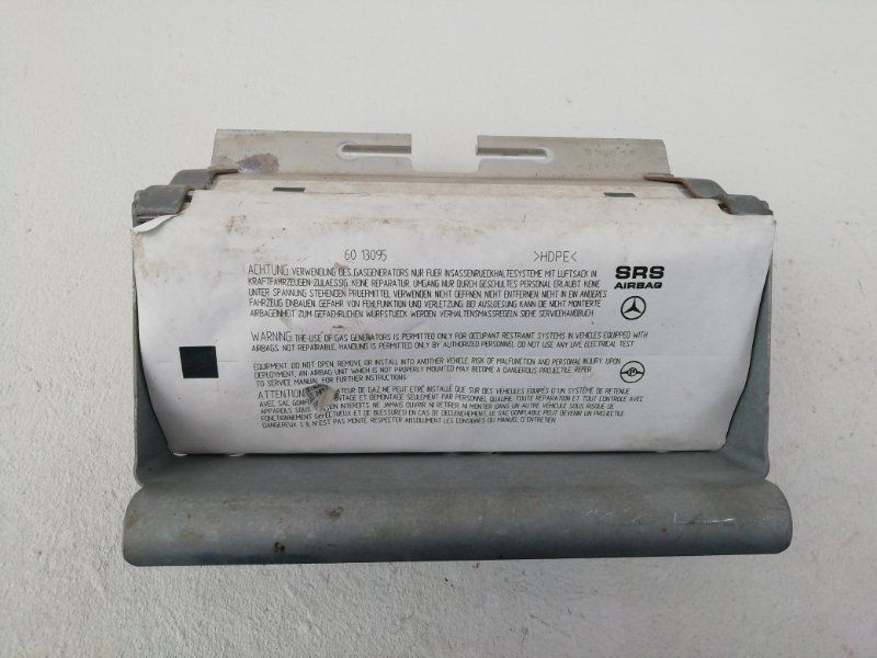 подушка безопасности коленная Mercedes-Benz A-Класс W168 2000, OM166, 1688600605 - фото №1