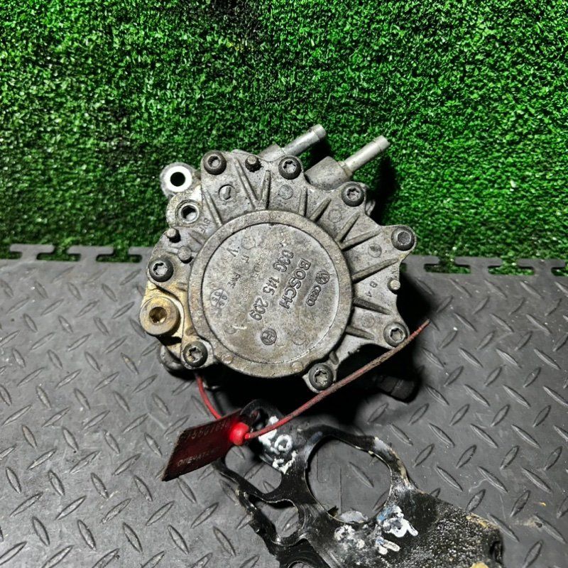 насос вакуумный Volkswagen Passat B6 2008, 03G145209 - фото №1