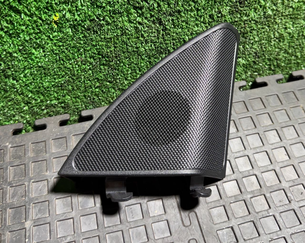 сетка на динамик Mercedes-Benz C-Класс W205/S205/C205 2014, 2.2 л., дизель, АКПП, A2057200248 - фото №1