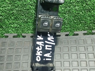 блок управления стеклоподъемниками Skoda Octavia 1 поколение (A4) 1999, 1J3959857A