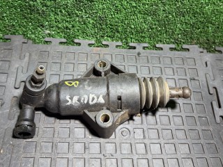цилиндр сцепления рабочий Volkswagen Golf 4 поколение 2002, 1J0721261F