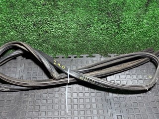 уплотнитель двери Mazda 626 2 поколение 1986