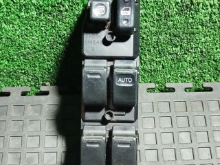 блок управления стеклоподъемниками Toyota RAV4 2 поколение (XA20) 2002, 8482042080