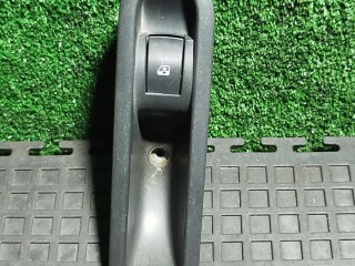 кнопка стеклоподъемника двери задней левой Renault Megane 2 поколение 2006, 156013870