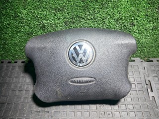 подушка безопасности водителя Volkswagen Passat B5 1998, 3B0880201