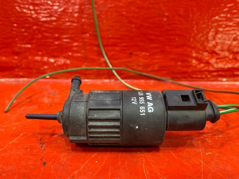 насос (моторчик) омывателя фар заднего Volkswagen Beetle 2 поколение 2001, 1.6 л., AYD, бензин, 1J5955651 - фото №1