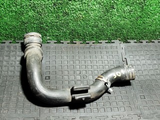 патрубок радиатора Volkswagen Passat B5 2001, 8D0121101