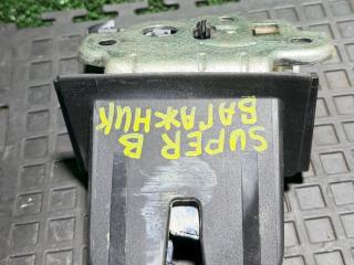 замок багажника Skoda Superb 2 поколение 2010, 1.8 л., бензин, МКПП, 3T5827520