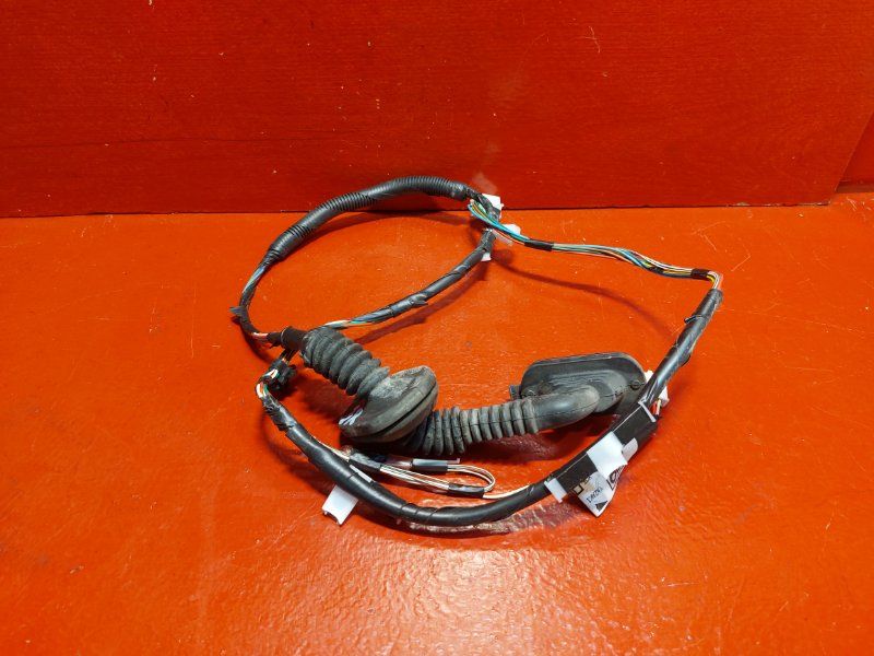 проводка (коса) двери Toyota Avensis 3 поколение (T270) 2011, 2.0 л., 1AD-FTV, дизель, 8215305250 - фото №1