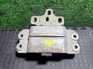 подушка крепления двигателя Volkswagen Passat B6 2006, 3C0199555