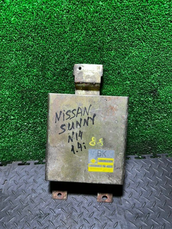 блок управления двигателем Nissan Sunny Y10 1994, 2260458C06 - фото №1