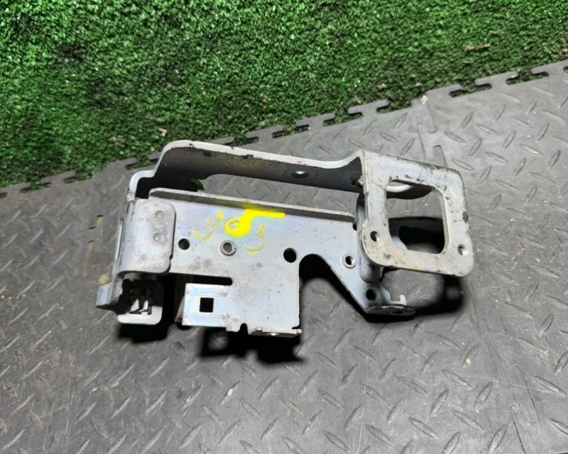 кронштейн (крепление) Mercedes-Benz C-Класс W204/S204 2010, A6512231541 - фото №1