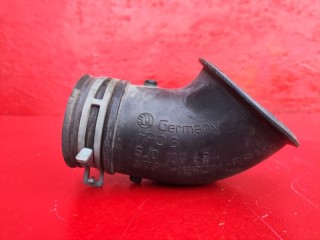 патрубок воздушного фильтра Volkswagen Polo 5 поколение 2011, 1.2 л., CGPB, бензин, 5J0129684