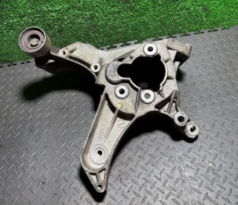 кронштейн генератора Renault Scenic 1 поколение 1999, 7700113574 - фото №1