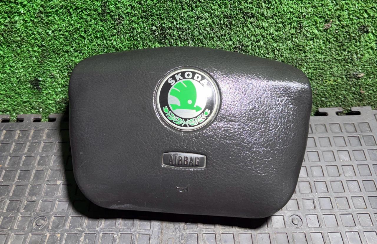 подушка безопасности водителя Skoda Octavia 1 поколение (A4) 1999 - фото №1