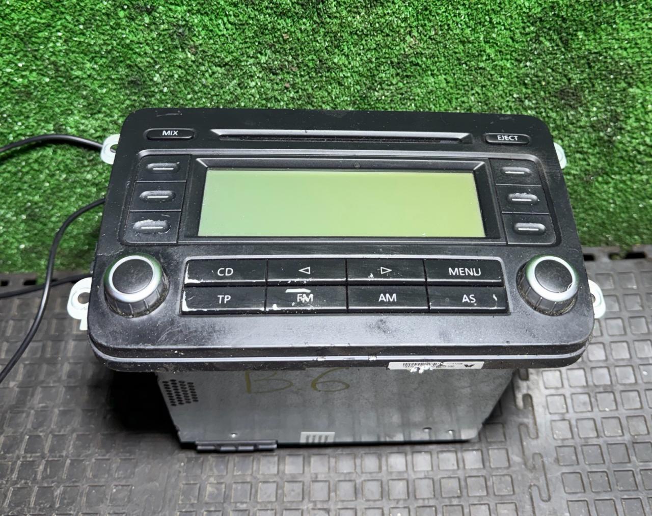 магнитола Volkswagen Passat B6 2006, 2.0 л., дизель, МКПП, универсал, 1K0035186P