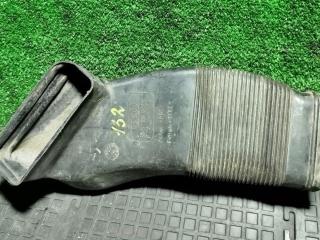 воздухозаборник Volkswagen Passat B5 1999, 8D0129617E