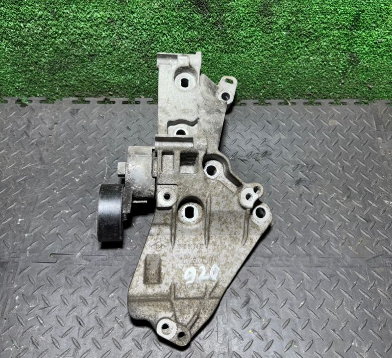 кронштейн генератора Nissan Qashqai 1 поколение 2008, 1.5 л., 8200669495 - фото №1