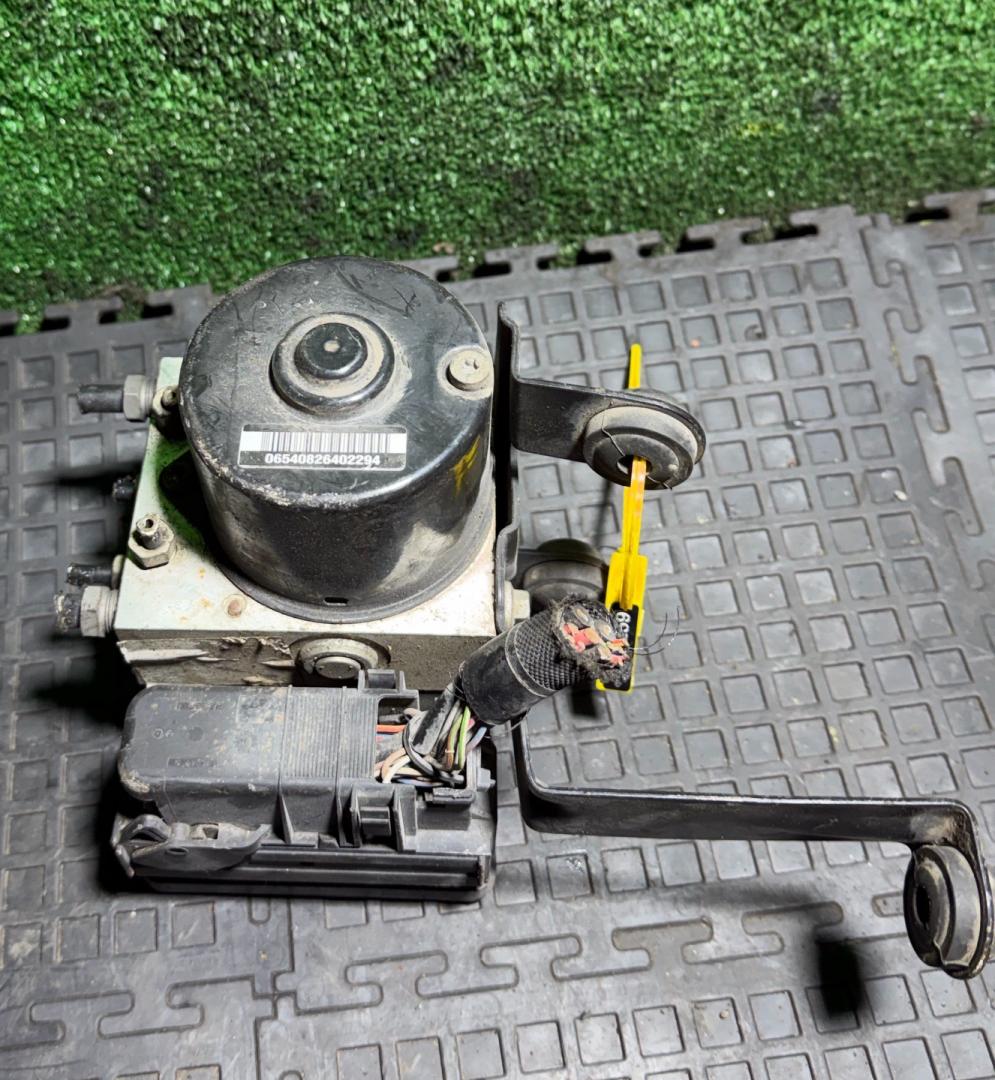 блок ABS Ford Focus 2 поколение 2006, 8M512C405AA - фото №1