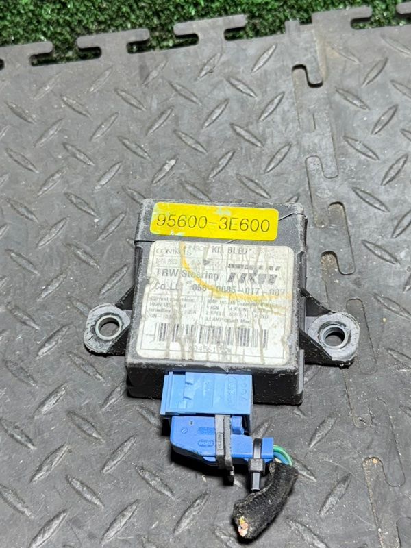 блок управления (другие) Kia Sorento 1 поколение 2004, 956003E600 - фото №1