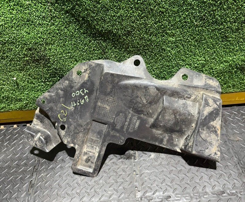 пыльник двигателя Nissan Qashqai 1 поколение 2008, 1.5 л., 64839JD00A - фото №1