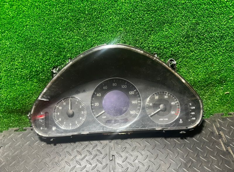 щиток приборов (приборная панель) Mercedes-Benz E-Класс W211/S211 2004, 2.2 л., A2115402411 - фото №1