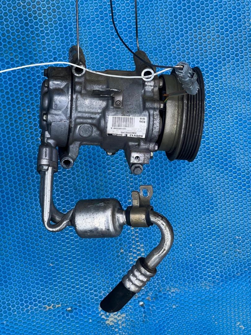 компрессор кондиционера Renault Duster 1 поколение 2012, 1.5 л., K9K 884, дизель, МКПП, 8200953359A, 3360002145 - фото №1