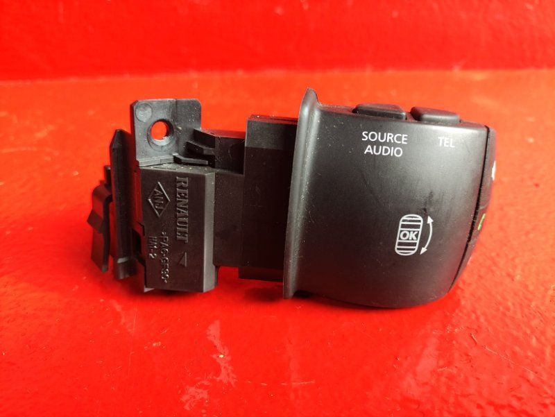 кнопки управления на руле Renault Megane 3 поколение 2010, 255529492R - фото №1