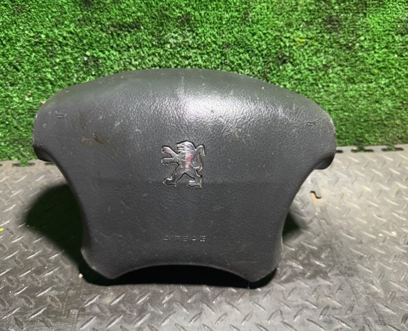 подушка безопасности водителя Peugeot 407 1 поколение 2005, 6002683 - фото №1