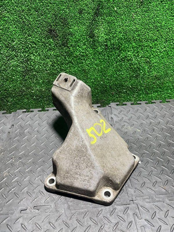 кронштейн двигателя Audi A4 B5 1998, 8D0199307G - фото №1