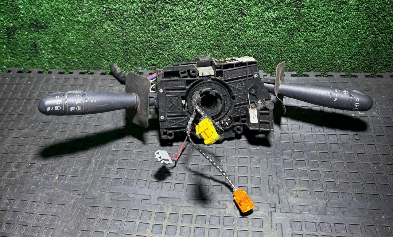 переключатель подрулевой (стрекоза) Renault Clio 2 поколение 2001, 8200204068 - фото №1