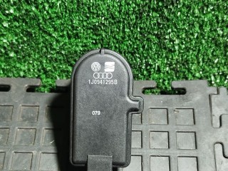 корректор фар Volkswagen Golf 4 поколение 2002, 1J0941295B