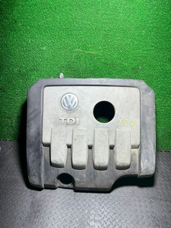 декоративная крышка двигателя Volkswagen Golf 5 поколение 2006, 2.0 л., 03G103925BC - фото №1