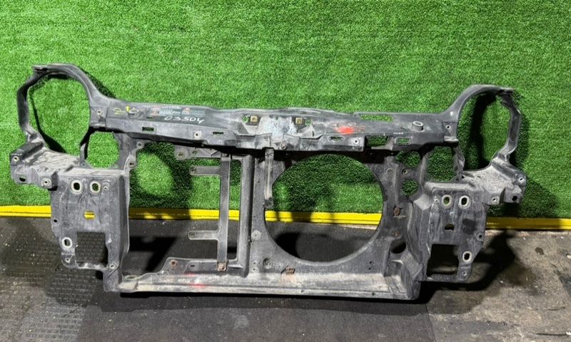передняя панель крепления облицовки (телевизор) Volkswagen Polo 3 поколение 1999, 6N0010258J - фото №1