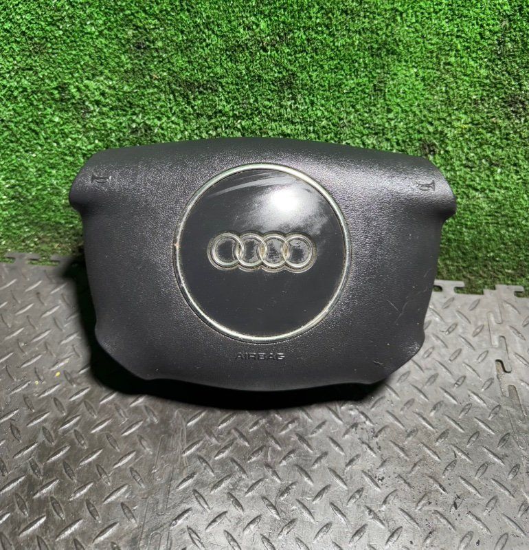 подушка безопасности водителя Audi A4 B6 2004, 8P0880201J - фото №1