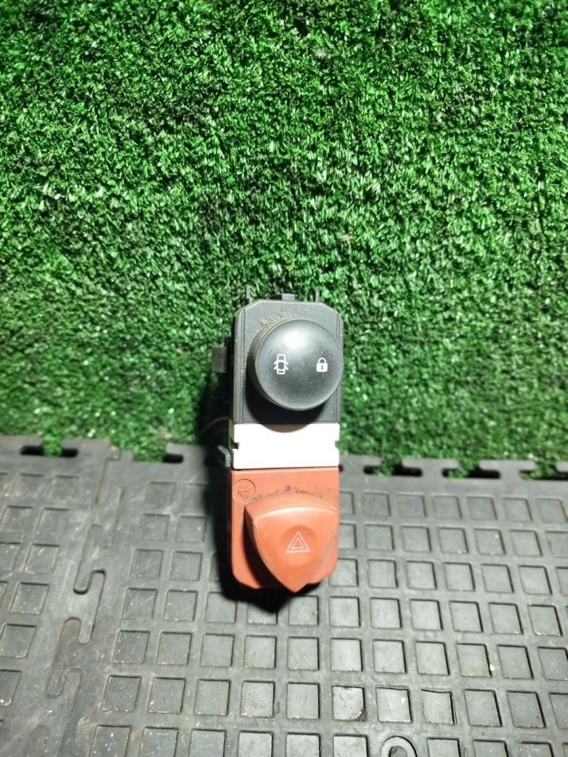 кнопка аварийной сигнализации Renault Scenic 2 поколение [рестайлинг] 2007, 8200407415
