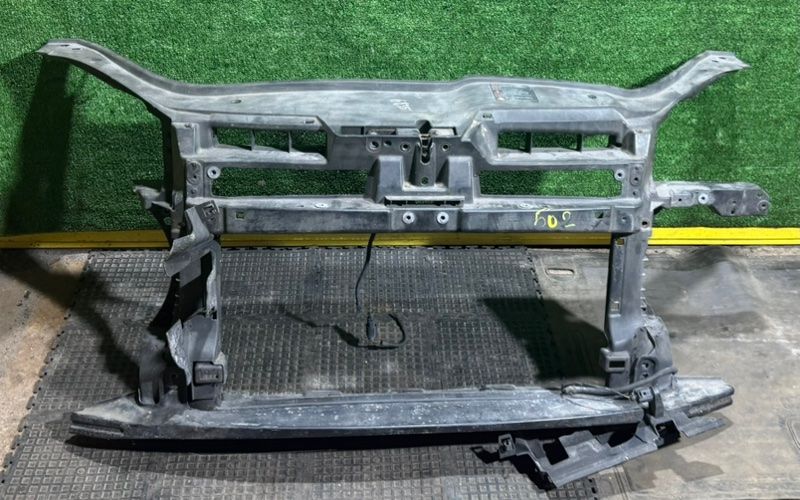 передняя панель крепления облицовки (телевизор) Volkswagen Golf 4 поколение 2004, 701010081 - фото №1