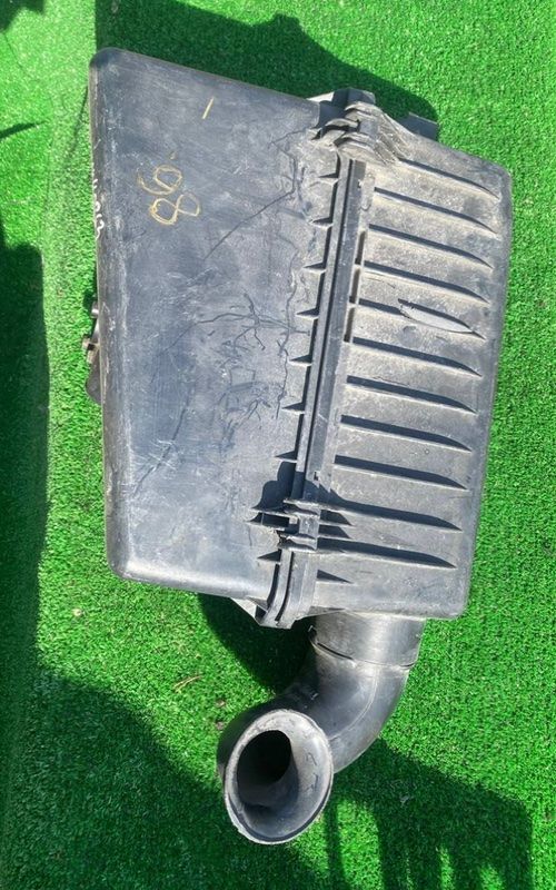 корпус воздушного фильтра Toyota RAV4 2 поколение (XA20) 2003, 1.8 л., 1001405520 - фото №1